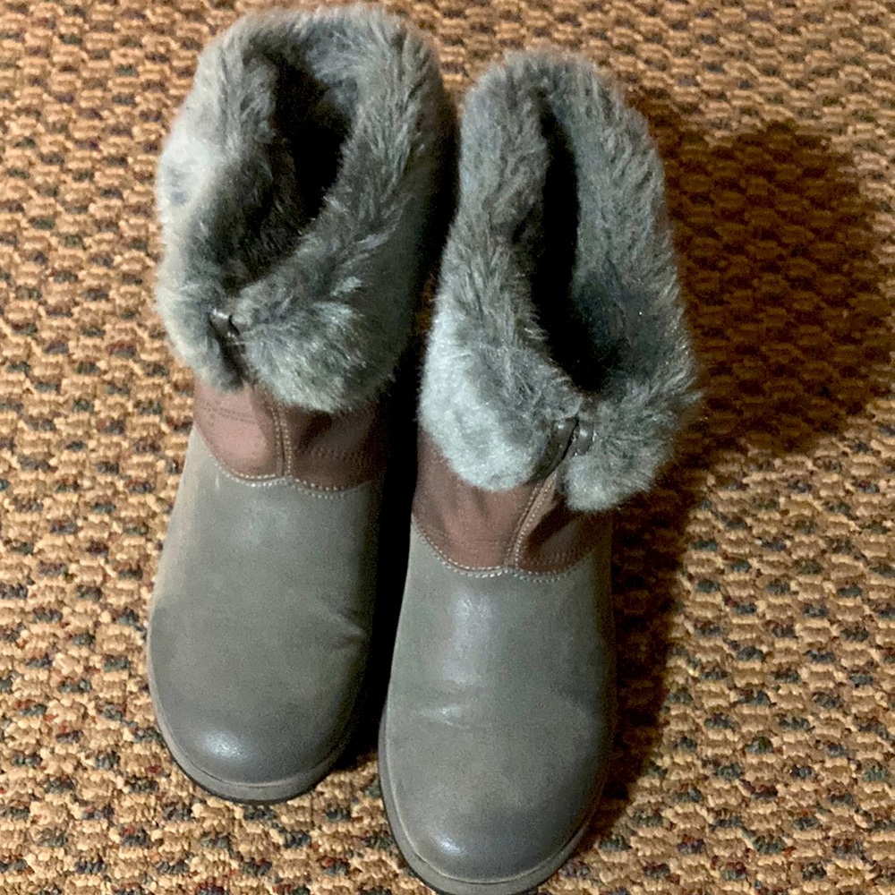 Clark’s snow boots only worn a handful of times